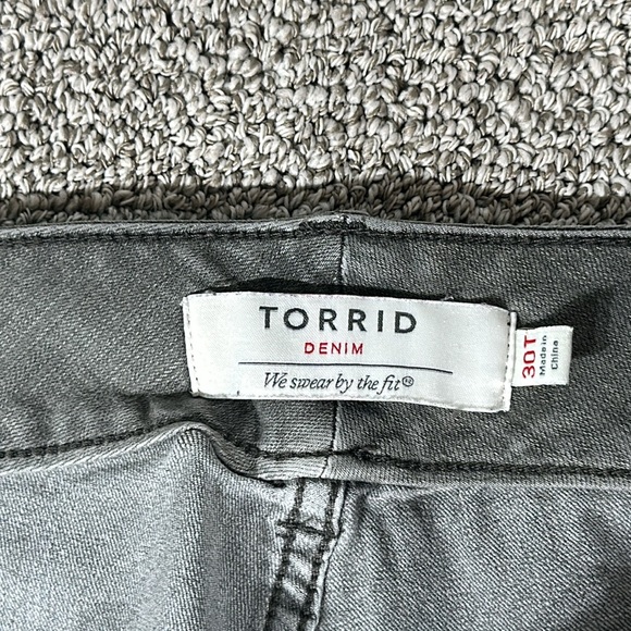 Women’s Torrid Denim Jegging. Size 30T - Picture 3 of 5
